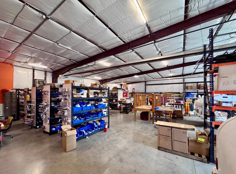 More Photos Of 1009 W 2nd St, Taylor Flex For Sale