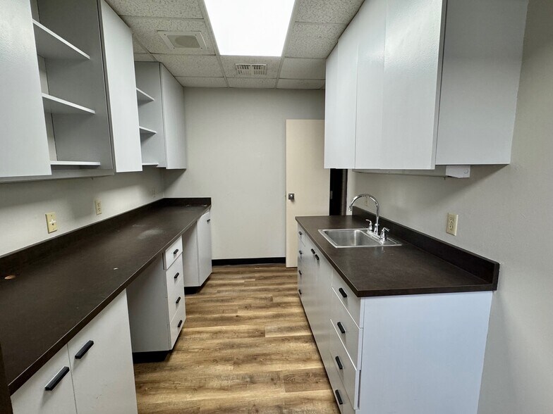 More Photos Of 830 Bethesda Dr, Zanesville Medical For Lease