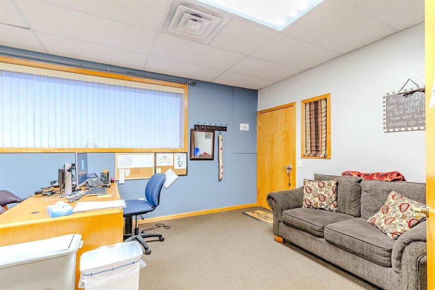 More Photos Of 215 Market St, Lake Park Office For Sale