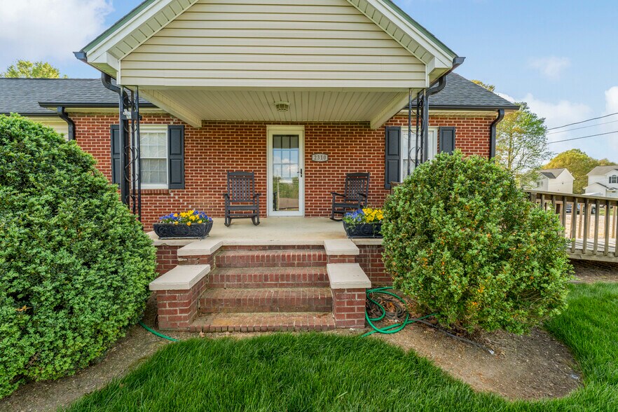 More Photos Of 2310 Concord Lake Rd, Kannapolis Office Residential For Lease