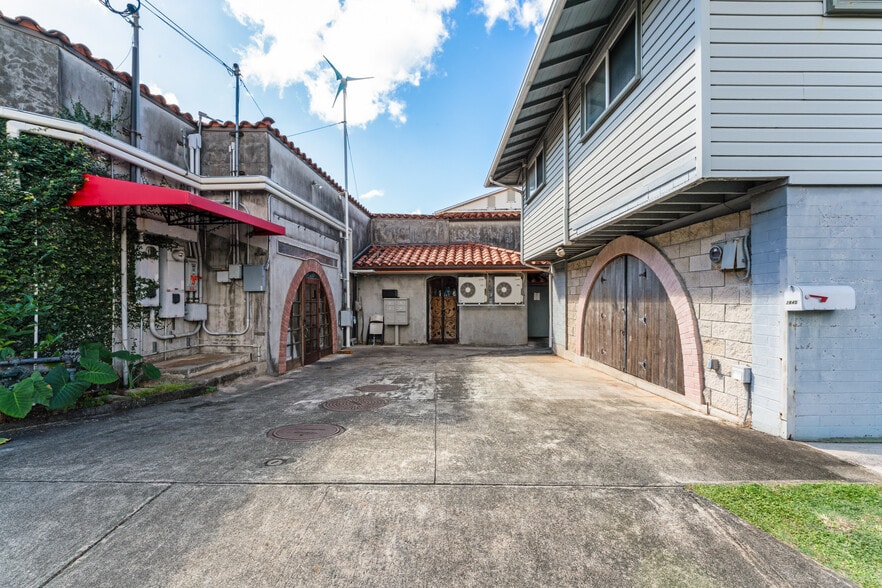 More Photos Of 2845 Lowrey Ave, Honolulu Restaurant For Sale