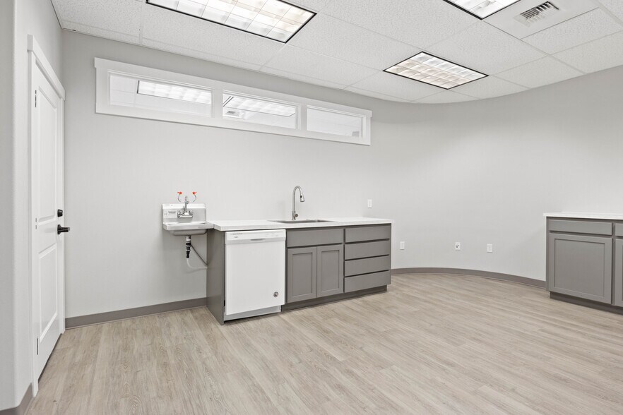 More Photos Of 350 Miller St SE, Salem Office For Sale