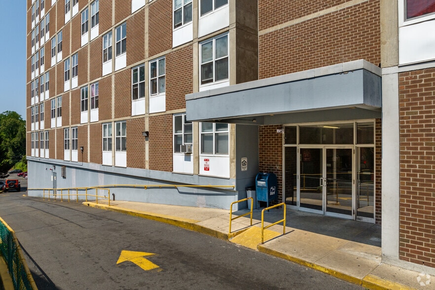 More Photos Of 489 W State St, Trenton Apartments For Lease