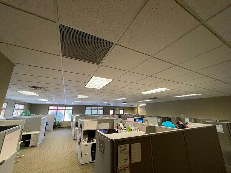 More Photos Of 1001 Chestnut Hills Pky, Fort Wayne Office For Lease