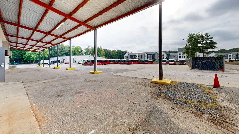 More Photos Of 6514 Chapel Hill Rd, Raleigh Warehouse For Lease