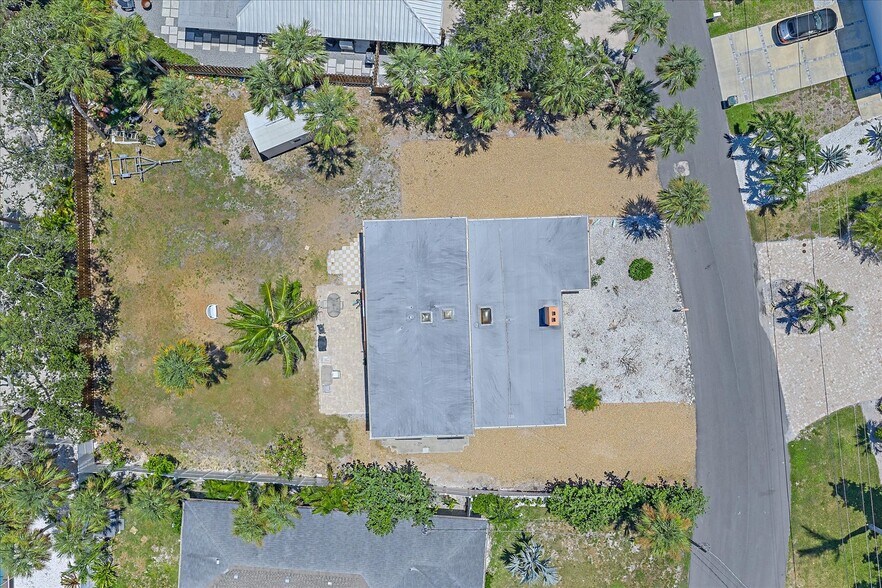 More Photos Of 4859 Commonwealth Dr, Siesta Key Apartments For Sale