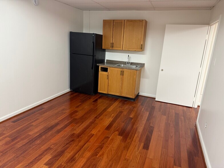 More Photos Of 7631 Fullerton Rd, Springfield Warehouse For Lease