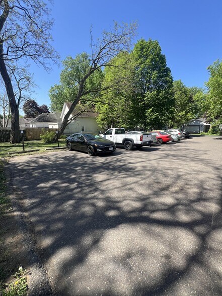 More Photos Of 1426 Frost Ave E, Maplewood Apartments For Sale