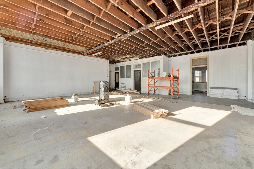 More Photos Of 9008 Grand River Ave, Detroit Light Distribution For Sale
