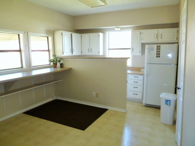 More Photos Of 207 Laurence Dr, Heath Office For Lease