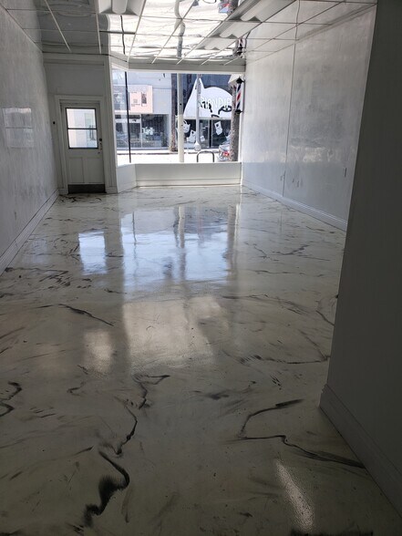 More Photos Of 438 N Fairfax Ave, Los Angeles Storefront For Lease
