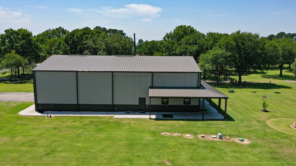 More Photos Of 10711 Hidden Lake Ln, Richmond Distribution For Sale