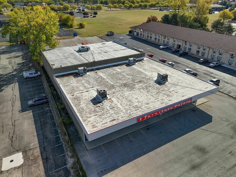 More Photos Of 1436 Reynolds Rd, Maumee Freestanding For Lease