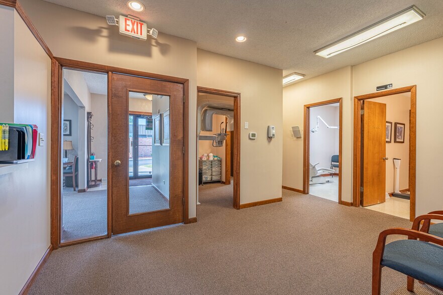 More Photos Of 302 N Hammes Ave, Joliet Medical For Lease