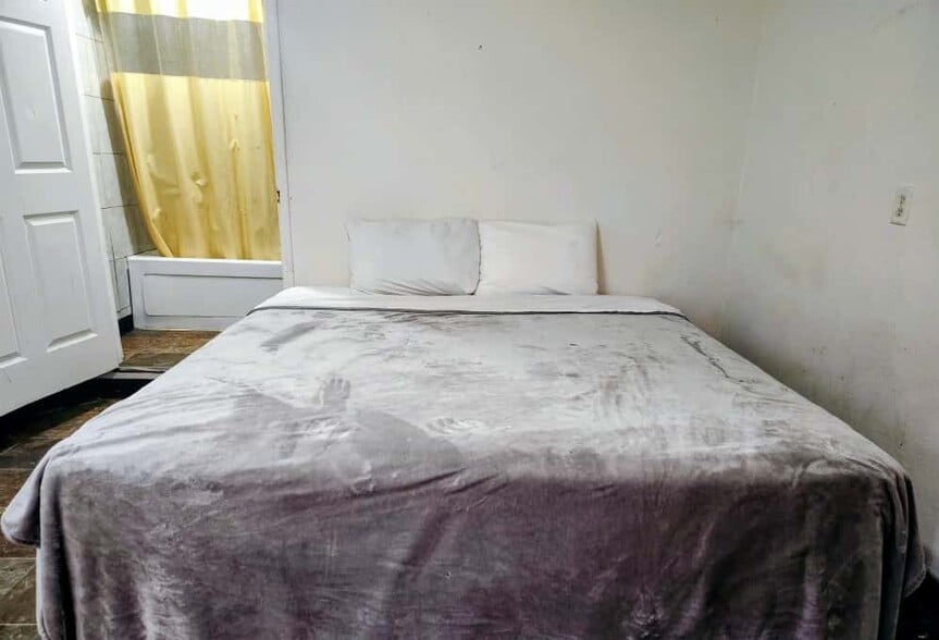 More Photos Of 317 S State St, Westville Hotel For Sale