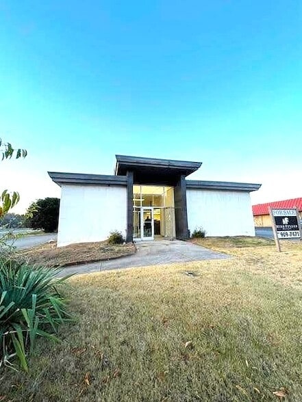 Primary Photo Of 1980 Oak Ridge Tpke, Oak Ridge Bank For Sale