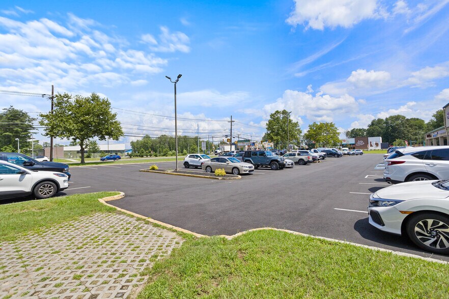 More Photos Of 1702 Mount Holly Rd, Burlington Freestanding For Lease