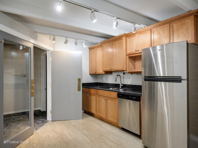 More Photos Of 660 LaSalle Pl, Highland Park Loft Creative Space For Sale