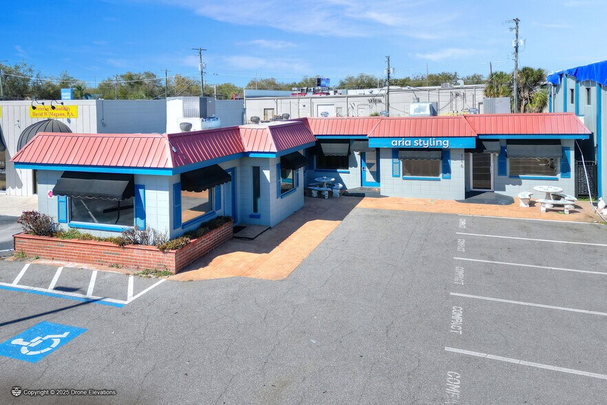 More Photos Of 146 W Robertson St, Brandon Storefront For Sale