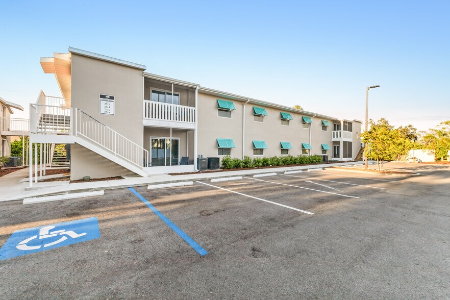 More Photos Of 2704 49th Ave W, Bradenton Apartments For Sale