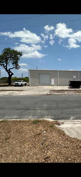 More Photos Of 1604 Olive St, Lakeland Industrial For Sale