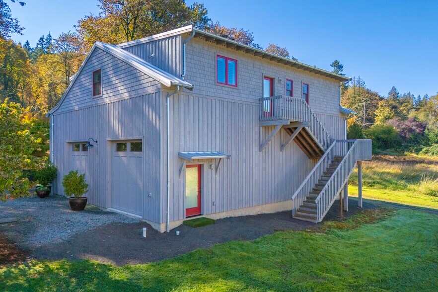 More Photos Of 21002 NE 50th St, Redmond Light Distribution For Sale