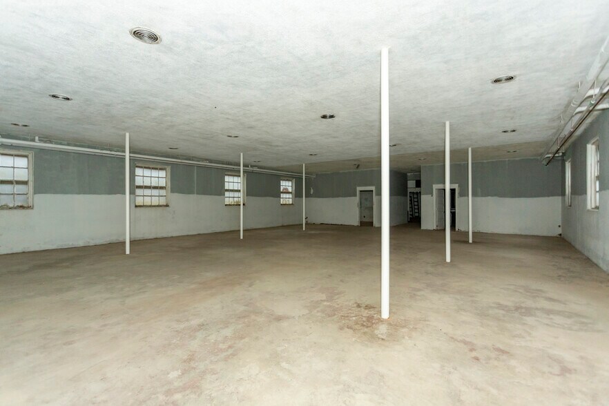 More Photos Of 2001 Avenue Z, Birmingham Religious Facility For Sale