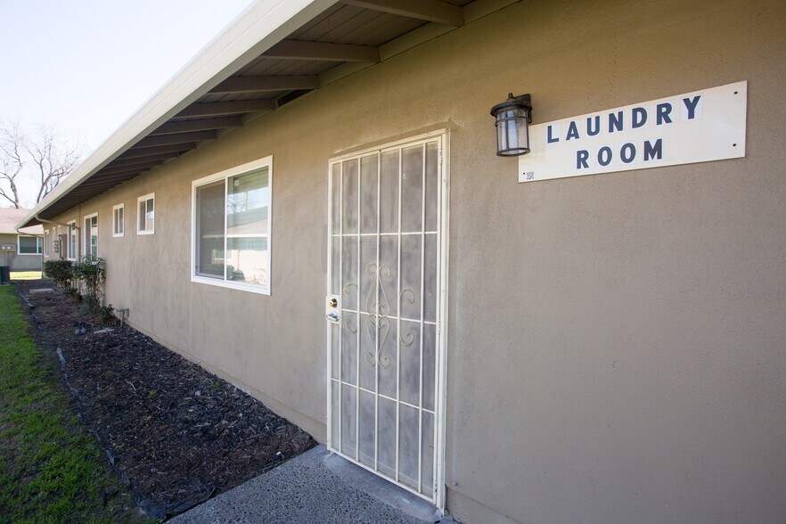 More Photos Of 6815 24th St, Sacramento Multifamily For Sale