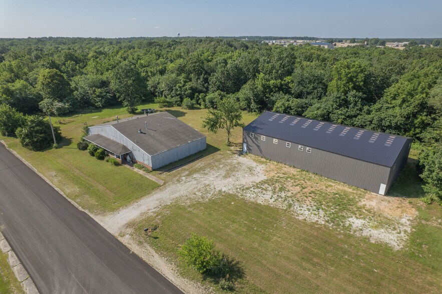 Primary Photo Of 841 Frances Ave, Neosho Flex For Sale