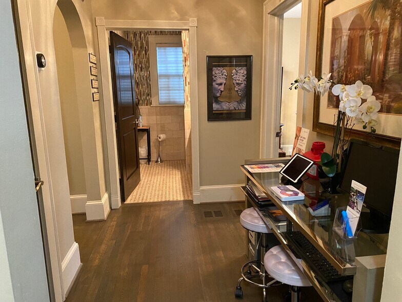 More Photos Of 3143 E Shadowlawn Ave NE, Atlanta Coworking Space