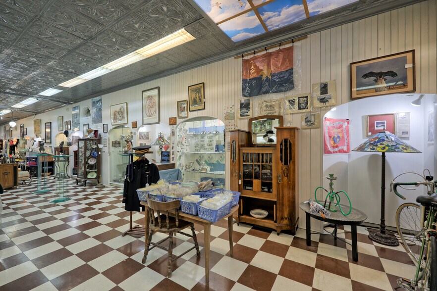 More Photos Of 511 Warren St, Hudson Storefront Retail Residential For Sale