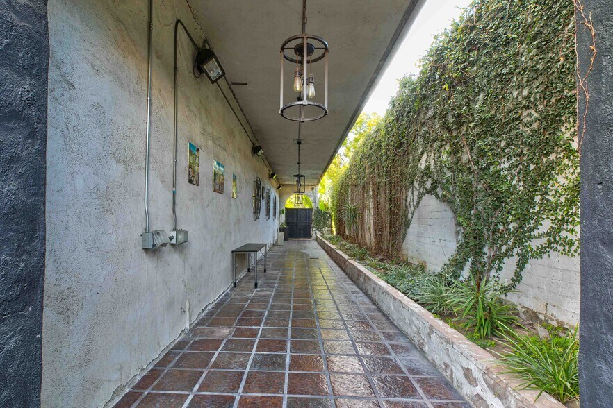 More Photos Of 210 S Kenwood St, Glendale Loft Creative Space For Lease