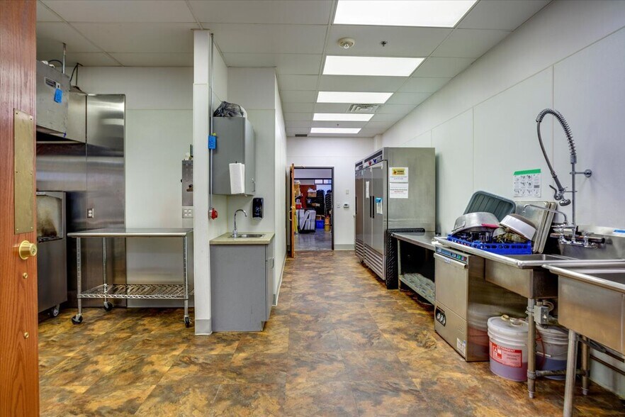 More Photos Of 115-125 56th St, Kenosha Restaurant For Lease