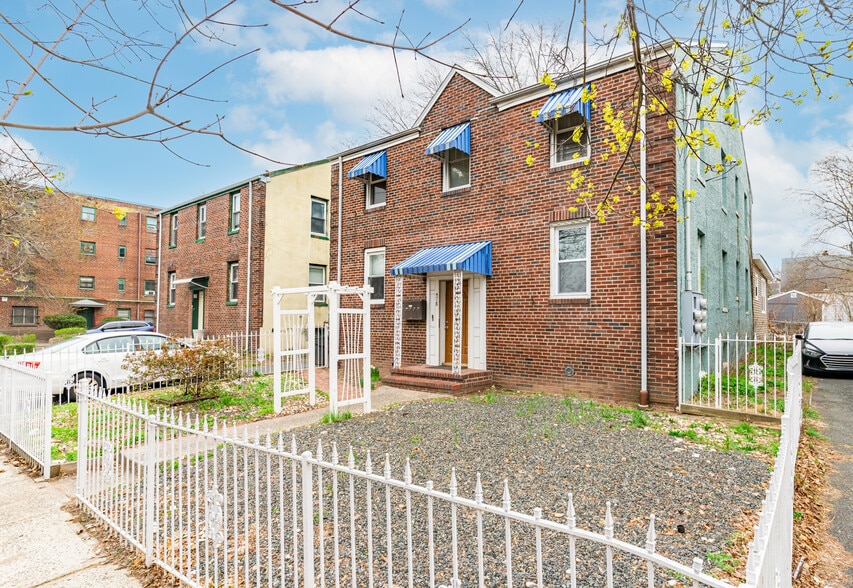 More Photos Of 478 Fabyan Pl, Newark Apartments For Sale