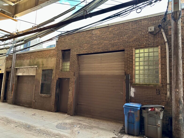 More Photos Of 1906 N Milwaukee Ave, Chicago Service Station For Sale