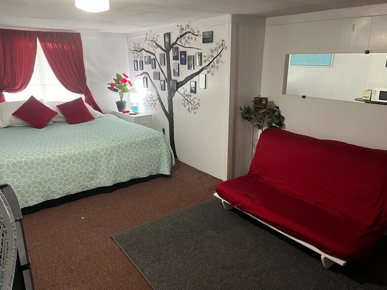 More Photos Of 4945 E Indiana Beach Rd, Monticello Marina For Sale