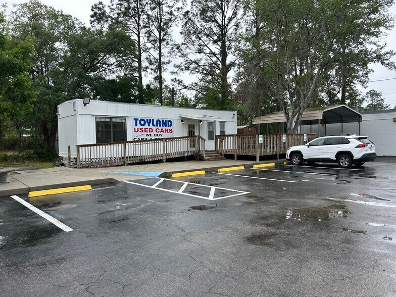 Primary Photo Of 241 NE 39th Ave, Gainesville Auto Dealership For Sale
