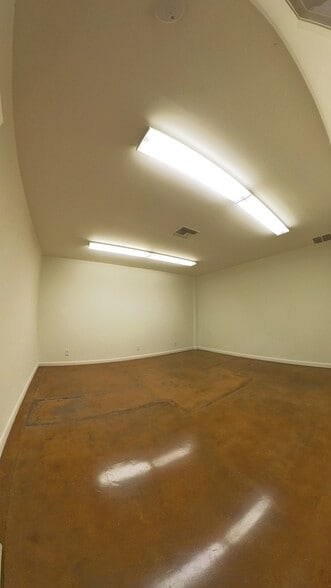 More Photos Of 11800-11814 Woodruff Ave, Downey Warehouse For Lease