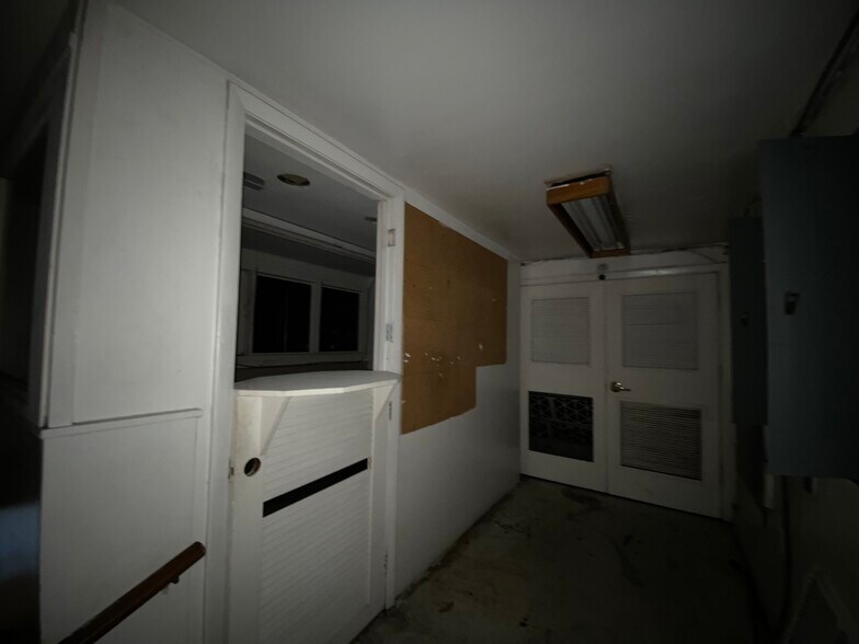 More Photos Of 400 Front St, Key West Storefront For Lease