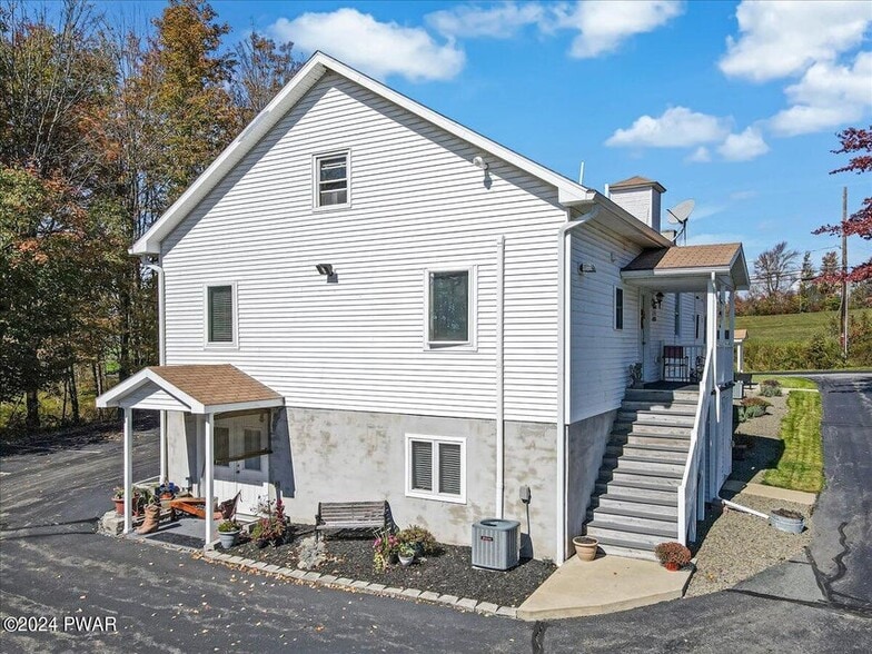 More Photos Of 186 Ledgedale Rd, Lake Ariel Apartments For Sale