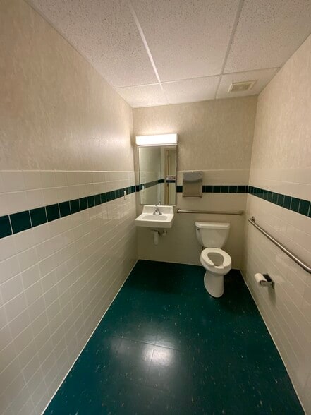 More Photos Of 3436-3500 Granite Cir, Toledo Medical For Lease