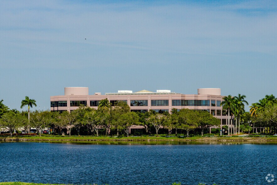 More Photos Of 6505 Waterford District Dr, Miami Office For Lease
