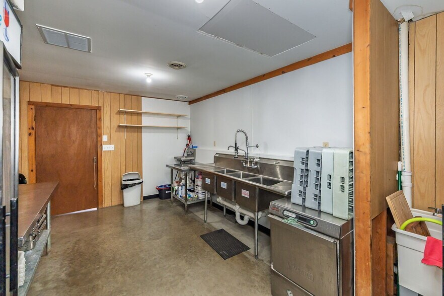 More Photos Of 3166 Highway B, Berger Winery Vineyard For Sale