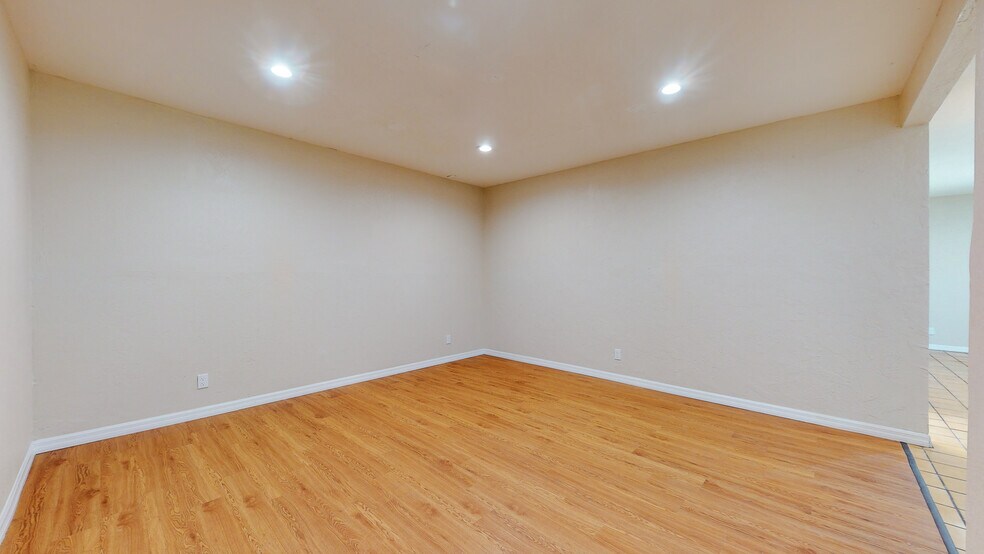 More Photos Of 8311 Rosecrans Ave, Paramount Light Manufacturing For Lease