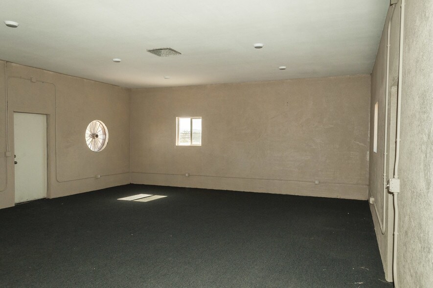More Photos Of 525 E Yermo Rd, Yermo Service For Sale