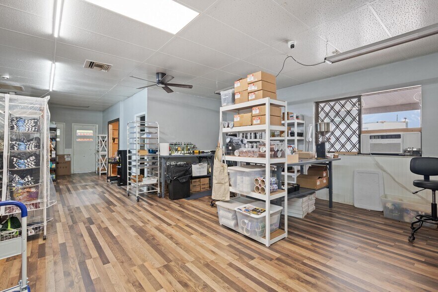 More Photos Of 4349 Louis Ave, Holiday Warehouse For Sale