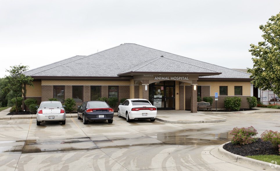 Primary Photo Of 1580 Carlemont Dr, Crystal Lake Veterinarian Kennel For Lease