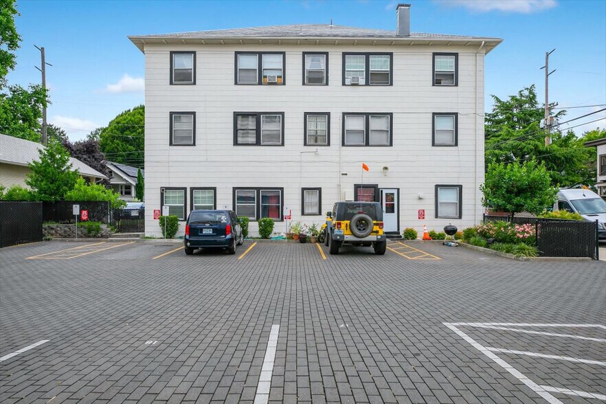 More Photos Of 4435 SE Belmont St, Portland Apartments For Sale