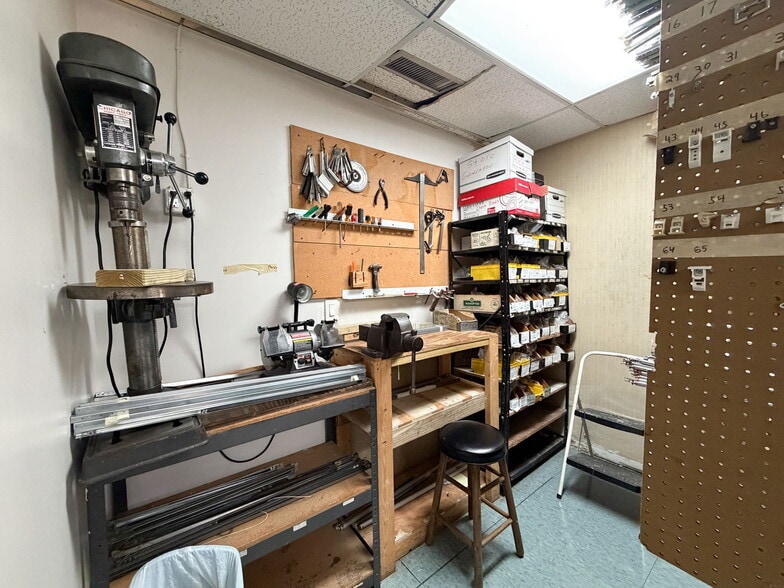 More Photos Of 5908 Johnson St, Hollywood Light Manufacturing For Sale