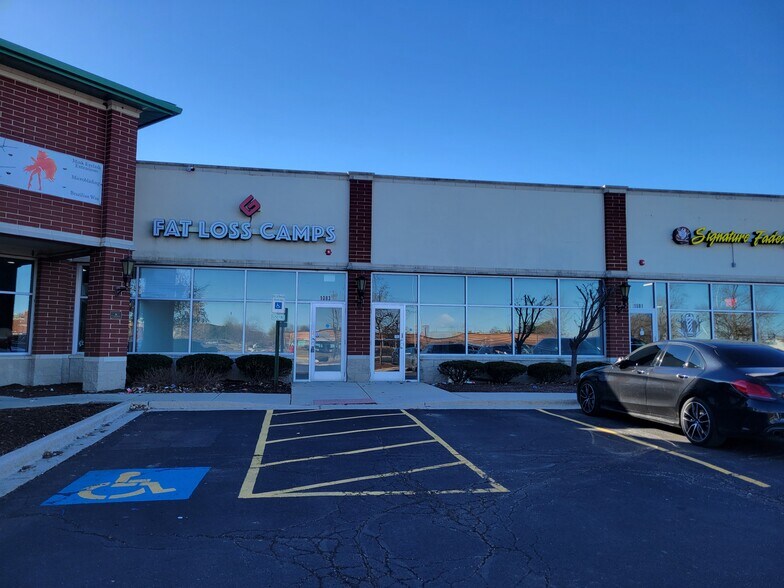 More Photos Of 1051-1091 S Weber Rd, Bolingbrook Storefront For Lease